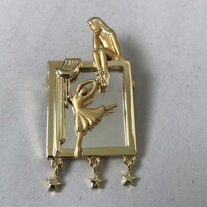 Unique Vintage Ballet 🩰 Dancer Pin